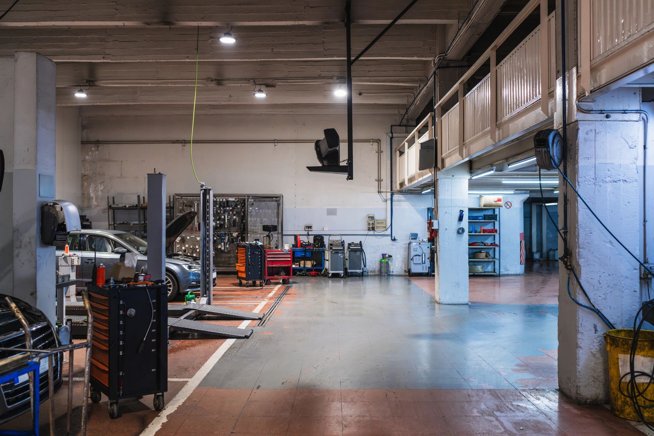 Workshop bay for OBD diagnostics, module coding, and ECU renewing